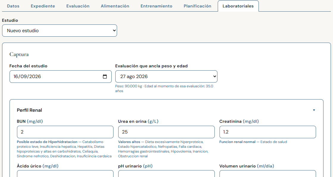 Pestaña de Laboratoriales de Wellogi Professional, con el perfil renal abierto: BUN, urea en orina y creatinina, cada uno con su unidad y su interpretación clínica debajo.